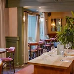 Royal Oak At Hotel